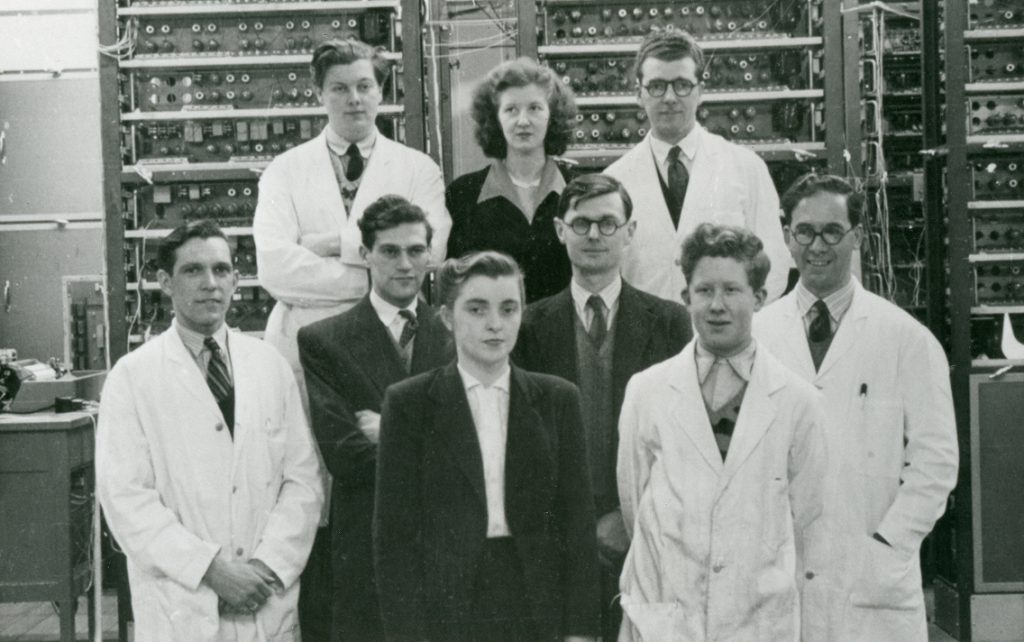 Members of the LEO team in front of the computer
